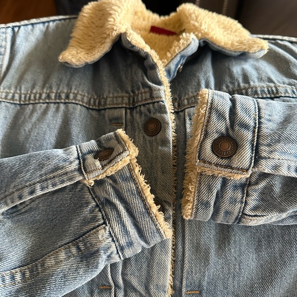 Vintage Levi’s (2002) Shearling Sherpa Jean Jacket - Picture 5 of 8